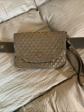Vince Camuto Quilted Metallic Belt Bag - Metallic Gray
